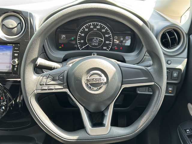 日産 ノート e－パワー X 岐阜県 2018(平30)年 9.9万km ダークメタルグレー 純正ディーラーナビ/MM318D-W/ワンセグTV/BT/SD/DVD/CD/FM/AM/バックカメラ/アラウンドビューモニター/ETC2.0/デジタルインナーミラー/衝突被害軽減装置/横滑り防止機能/レーンキープアシスト/プッシュスタート/純正フロアマット/純正ドアバイザー/電動格納ウインカーミラー