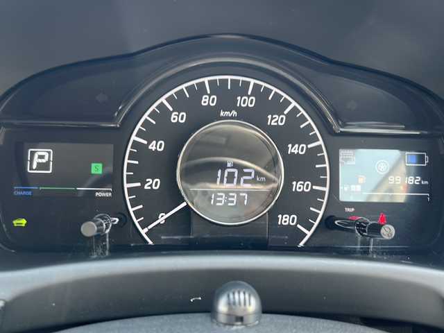 日産 ノート e－パワー X 岐阜県 2018(平30)年 9.9万km ダークメタルグレー 純正ディーラーナビ/MM318D-W/ワンセグTV/BT/SD/DVD/CD/FM/AM/バックカメラ/アラウンドビューモニター/ETC2.0/デジタルインナーミラー/衝突被害軽減装置/横滑り防止機能/レーンキープアシスト/プッシュスタート/純正フロアマット/純正ドアバイザー/電動格納ウインカーミラー