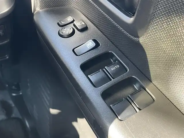 スズキ スペーシア HYBRID X 千葉県 2019(令1)年 3.9万km ピュアホワイトP デュアルカメラブレーキサポート/レーンキープアシスト/社外7インチナビ（MDV-D206）/バックカメラ/コーナーセンサー(後)/両側パワースライドドア/シートヒーター(D席)/ハロゲンヘッドライト/オートライト/オートハイビーム/スマートキー/プッシュスタート/フロアマット/電動格納ミラー