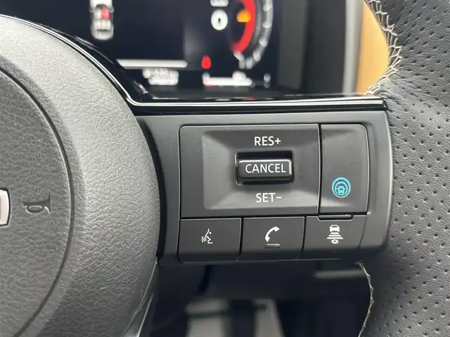 日産 エクストレイル G e－4ORCE 千葉県 2022(令4)年 0.5万km ブリリアントホワイトパール/スーパーブラック 2トーン 日産コネクトナビ/(TV/Bluetooth/AM/FM)/全方位カメラ/プロパイロット/衝突被害軽減システム/車線逸脱警報/クルーズコントロール/電動リアゲート/レザーシート/横滑り防止装置/ETC2.0/ドライブレコーダー/LEDヘッドライト/フォグランプ/オートライト/ウィンカーミラー/電動格納ミラー/純正19インチAW/シートヒーター/シートリフター/ステアリングヒーター/プッシュスタート/スマートキー/フロアマット/スペアキー/取扱説明書/保証書