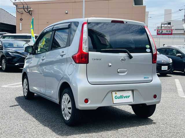 日産 デイズ S 大分県 2013(平25)年 5.7万km クールシルバー 日産オリジナルナビゲーション(MM113D-W)/【フルセグTV/Bluetooth/CD/AMFMラジオ】/外部端子接続：USB/AUX/バックカメラ/ETC/ヘッドライトリベライザー/アイドリングストップ/D席バニティミラー/リモコンキー1本/メカニカルキー1本/純正フロアマット/純正ドアバイザー/保証書/取扱説明書