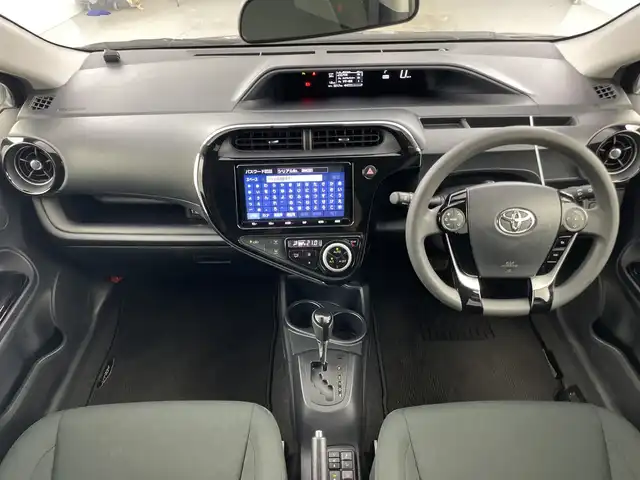 トヨタ アクア S スタイルブラック 愛知県 2019(平31)年 4.9万km ブラックマイカ 禁煙車/純正9インチナビ/（CD/DVD/Bluetooth/フルセグTV/AM/FM/SD）/バックカメラ/トヨタセーフティセンス/・プリクラッシュセーフティ/・レーンディパーチャーアラート/・オートマチックハイビーム/・クリアランスソナー/・誤発進抑制機能/ETC2.0/純正ドライブレコーダー/シートヒーター/純正15インチアルミホイール/スマートキー/純正フロアマット/LEDヘッドライト/フロントフォグライト/横滑り防止装置