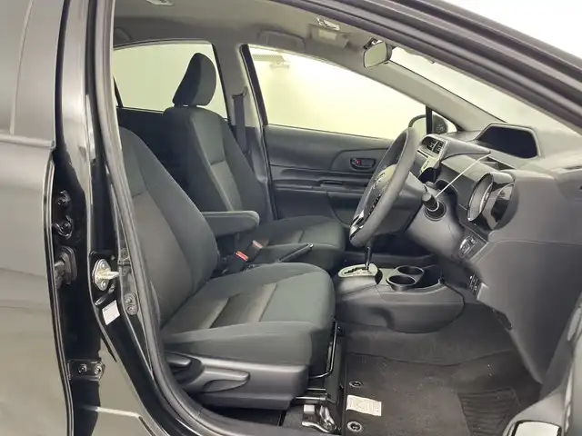 トヨタ アクア S スタイルブラック 愛知県 2019(平31)年 4.9万km ブラックマイカ 禁煙車/純正9インチナビ/（CD/DVD/Bluetooth/フルセグTV/AM/FM/SD）/バックカメラ/トヨタセーフティセンス/・プリクラッシュセーフティ/・レーンディパーチャーアラート/・オートマチックハイビーム/・クリアランスソナー/・誤発進抑制機能/ETC2.0/純正ドライブレコーダー/シートヒーター/純正15インチアルミホイール/スマートキー/純正フロアマット/LEDヘッドライト/フロントフォグライト/横滑り防止装置