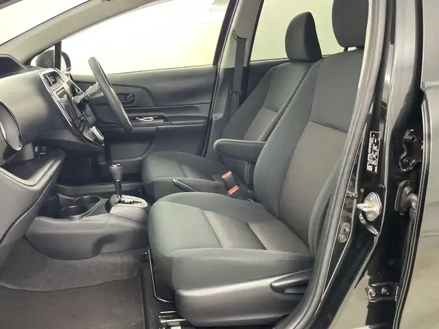 トヨタ アクア S スタイルブラック 愛知県 2019(平31)年 4.9万km ブラックマイカ 禁煙車/純正9インチナビ/（CD/DVD/Bluetooth/フルセグTV/AM/FM/SD）/バックカメラ/トヨタセーフティセンス/・プリクラッシュセーフティ/・レーンディパーチャーアラート/・オートマチックハイビーム/・クリアランスソナー/・誤発進抑制機能/ETC2.0/純正ドライブレコーダー/シートヒーター/純正15インチアルミホイール/スマートキー/純正フロアマット/LEDヘッドライト/フロントフォグライト/横滑り防止装置