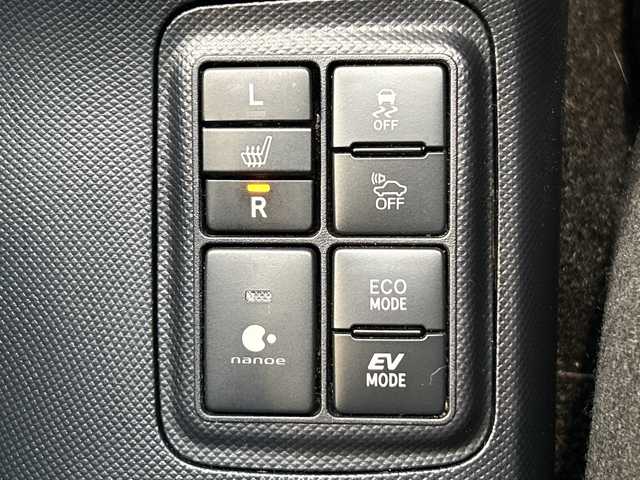 トヨタ アクア S スタイルブラック 岐阜県 2019(平31)年 4.9万km ブラックマイカ 禁煙車/純正9インチナビ/（CD/DVD/Bluetooth/フルセグTV/AM/FM/SD）/バックカメラ/トヨタセーフティセンス/・プリクラッシュセーフティ/・レーンディパーチャーアラート/・オートマチックハイビーム/・クリアランスソナー/・誤発進抑制機能/ETC2.0/純正ドライブレコーダー/シートヒーター/純正15インチアルミホイール/スマートキー/純正フロアマット/LEDヘッドライト/フロントフォグライト/横滑り防止装置