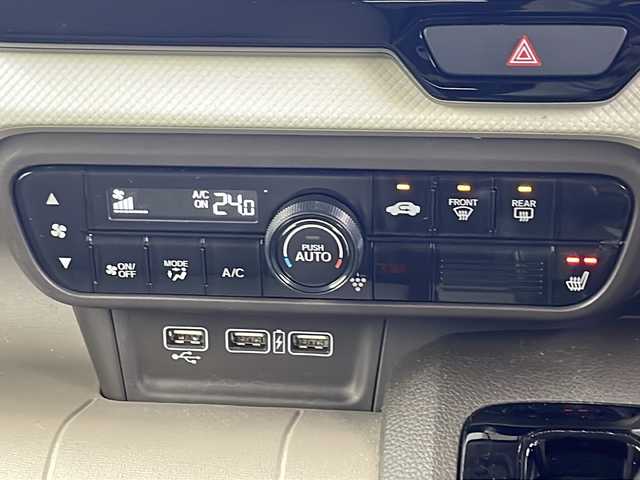 ホンダ Ｎ ＷＧＮ L ホンダセンシング 埼玉県 2021(令3)年 2.6万km ガーデングリーンM 純正8インチナビ　VXU-217NBi/(Bluetooth/USB/CD/DVD/AM/FM)/地デジフルセグ/バックカメラ/ETC/前後ドライブレコーダー/Honda SENSING/・衝突軽減ブレーキ/・発進抑制機能/・先行車発進お知らせ機能/・路外逸脱抑制機能/・アダプティブクルーズコントロール/・オートハイビーム/クリアランスソナー/運転席シートヒーター/プッシュスタート/ステアリングリモコン/純正フロアマット
