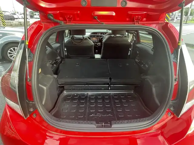トヨタ アクア G GRスポーツ 17インチPKG 神奈川県 2018(平30)年 3.8万km スーパーレッドⅤ 安全機能装置/・衝突軽減システム/・横滑り防止装置/・レーンキープアシスト/クルーズコントロール/１７インチ純正AW/ハーフレザーシート/シートヒーター/純正ナビ/CD/フルセグTV/AM/FM/SD/BT/バックカメラ/オートハイビーム/LEDヘッドライト/フォグランプ/ETC