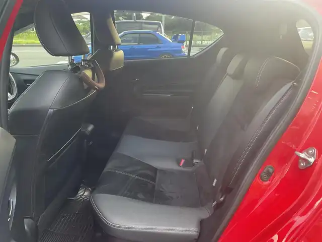 トヨタ アクア G GRスポーツ 17インチPKG 神奈川県 2018(平30)年 3.8万km スーパーレッドⅤ 安全機能装置/・衝突軽減システム/・横滑り防止装置/・レーンキープアシスト/クルーズコントロール/１７インチ純正AW/ハーフレザーシート/シートヒーター/純正ナビ/CD/フルセグTV/AM/FM/SD/BT/バックカメラ/オートハイビーム/LEDヘッドライト/フォグランプ/ETC