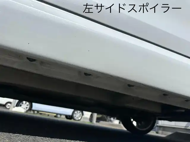 スズキ スイフト スポーツ 三重県 2013(平25)年 5.4万km スノーホワイトパール ナビ（Bluetooth/FM/AM/SD/TV/DISC）/バックカメラ/ドライブレコーダー(前後)/ETC/純正フロアマット/ESP（車両走行安定補助システム）/メタリックグレー加飾付HIDヘッドランプ/オートライト/防眩ミラー/ブラックハニカムメッシュフロントグリル/フロントエアロバンパー/フロントフォグランプ/サイドシル/リアスポイラー/ブラックディフーザー付リアエアロバンパー/専用デュアルマフラー/195/45R17タイヤ/17インチアルミホイール/テネコ製モンローショックアブソーバー/ヘアラインメタルインパネ加飾/シルバー加飾付アナログメーター/マルチインフォメーションディスプレイ/レッドスイッチ入ディンプル革巻きステアリングホイール/パドルシフト/ステンレスペダル/「Sport」刺繍/レッドスイッチ入ブラックスポーツシート/SRSエアバック（運転席/助手席）/イモビライザー/セキュリティアラーム/キーレスプッシュスタートシステム/スペアキー