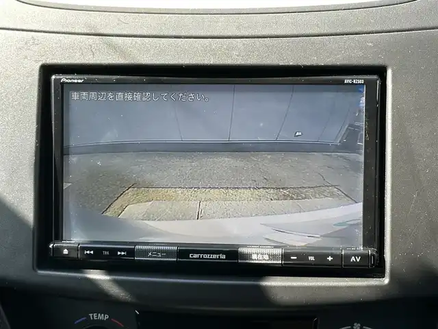 スズキ スイフト スポーツ 三重県 2013(平25)年 5.4万km スノーホワイトパール ナビ（Bluetooth/FM/AM/SD/TV/DISC）/バックカメラ/ドライブレコーダー(前後)/ETC/純正フロアマット/ESP（車両走行安定補助システム）/メタリックグレー加飾付HIDヘッドランプ/オートライト/防眩ミラー/ブラックハニカムメッシュフロントグリル/フロントエアロバンパー/フロントフォグランプ/サイドシル/リアスポイラー/ブラックディフーザー付リアエアロバンパー/専用デュアルマフラー/195/45R17タイヤ/17インチアルミホイール/テネコ製モンローショックアブソーバー/ヘアラインメタルインパネ加飾/シルバー加飾付アナログメーター/マルチインフォメーションディスプレイ/レッドスイッチ入ディンプル革巻きステアリングホイール/パドルシフト/ステンレスペダル/「Sport」刺繍/レッドスイッチ入ブラックスポーツシート/SRSエアバック（運転席/助手席）/イモビライザー/セキュリティアラーム/キーレスプッシュスタートシステム/スペアキー