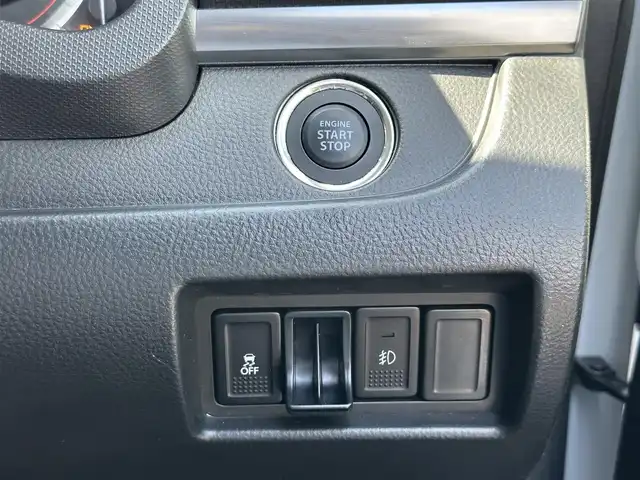 スズキ スイフト スポーツ 三重県 2013(平25)年 5.4万km スノーホワイトパール ナビ（Bluetooth/FM/AM/SD/TV/DISC）/バックカメラ/ドライブレコーダー(前後)/ETC/純正フロアマット/ESP（車両走行安定補助システム）/メタリックグレー加飾付HIDヘッドランプ/オートライト/防眩ミラー/ブラックハニカムメッシュフロントグリル/フロントエアロバンパー/フロントフォグランプ/サイドシル/リアスポイラー/ブラックディフーザー付リアエアロバンパー/専用デュアルマフラー/195/45R17タイヤ/17インチアルミホイール/テネコ製モンローショックアブソーバー/ヘアラインメタルインパネ加飾/シルバー加飾付アナログメーター/マルチインフォメーションディスプレイ/レッドスイッチ入ディンプル革巻きステアリングホイール/パドルシフト/ステンレスペダル/「Sport」刺繍/レッドスイッチ入ブラックスポーツシート/SRSエアバック（運転席/助手席）/イモビライザー/セキュリティアラーム/キーレスプッシュスタートシステム/スペアキー