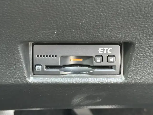 スズキ スイフト スポーツ 三重県 2013(平25)年 5.4万km スノーホワイトパール ナビ（Bluetooth/FM/AM/SD/TV/DISC）/バックカメラ/ドライブレコーダー(前後)/ETC/純正フロアマット/ESP（車両走行安定補助システム）/メタリックグレー加飾付HIDヘッドランプ/オートライト/防眩ミラー/ブラックハニカムメッシュフロントグリル/フロントエアロバンパー/フロントフォグランプ/サイドシル/リアスポイラー/ブラックディフーザー付リアエアロバンパー/専用デュアルマフラー/195/45R17タイヤ/17インチアルミホイール/テネコ製モンローショックアブソーバー/ヘアラインメタルインパネ加飾/シルバー加飾付アナログメーター/マルチインフォメーションディスプレイ/レッドスイッチ入ディンプル革巻きステアリングホイール/パドルシフト/ステンレスペダル/「Sport」刺繍/レッドスイッチ入ブラックスポーツシート/SRSエアバック（運転席/助手席）/イモビライザー/セキュリティアラーム/キーレスプッシュスタートシステム/スペアキー