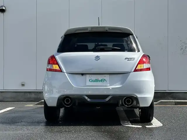 スズキ スイフト スポーツ 三重県 2013(平25)年 5.4万km スノーホワイトパール ナビ（Bluetooth/FM/AM/SD/TV/DISC）/バックカメラ/ドライブレコーダー(前後)/ETC/純正フロアマット/ESP（車両走行安定補助システム）/メタリックグレー加飾付HIDヘッドランプ/オートライト/防眩ミラー/ブラックハニカムメッシュフロントグリル/フロントエアロバンパー/フロントフォグランプ/サイドシル/リアスポイラー/ブラックディフーザー付リアエアロバンパー/専用デュアルマフラー/195/45R17タイヤ/17インチアルミホイール/テネコ製モンローショックアブソーバー/ヘアラインメタルインパネ加飾/シルバー加飾付アナログメーター/マルチインフォメーションディスプレイ/レッドスイッチ入ディンプル革巻きステアリングホイール/パドルシフト/ステンレスペダル/「Sport」刺繍/レッドスイッチ入ブラックスポーツシート/SRSエアバック（運転席/助手席）/イモビライザー/セキュリティアラーム/キーレスプッシュスタートシステム/スペアキー
