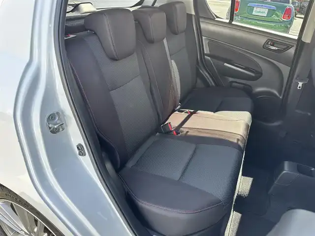 スズキ スイフト スポーツ 三重県 2013(平25)年 5.4万km スノーホワイトパール ナビ（Bluetooth/FM/AM/SD/TV/DISC）/バックカメラ/ドライブレコーダー(前後)/ETC/純正フロアマット/ESP（車両走行安定補助システム）/メタリックグレー加飾付HIDヘッドランプ/オートライト/防眩ミラー/ブラックハニカムメッシュフロントグリル/フロントエアロバンパー/フロントフォグランプ/サイドシル/リアスポイラー/ブラックディフーザー付リアエアロバンパー/専用デュアルマフラー/195/45R17タイヤ/17インチアルミホイール/テネコ製モンローショックアブソーバー/ヘアラインメタルインパネ加飾/シルバー加飾付アナログメーター/マルチインフォメーションディスプレイ/レッドスイッチ入ディンプル革巻きステアリングホイール/パドルシフト/ステンレスペダル/「Sport」刺繍/レッドスイッチ入ブラックスポーツシート/SRSエアバック（運転席/助手席）/イモビライザー/セキュリティアラーム/キーレスプッシュスタートシステム/スペアキー