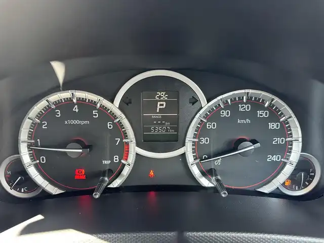 スズキ スイフト スポーツ 三重県 2013(平25)年 5.4万km スノーホワイトパール ナビ（Bluetooth/FM/AM/SD/TV/DISC）/バックカメラ/ドライブレコーダー(前後)/ETC/純正フロアマット/ESP（車両走行安定補助システム）/メタリックグレー加飾付HIDヘッドランプ/オートライト/防眩ミラー/ブラックハニカムメッシュフロントグリル/フロントエアロバンパー/フロントフォグランプ/サイドシル/リアスポイラー/ブラックディフーザー付リアエアロバンパー/専用デュアルマフラー/195/45R17タイヤ/17インチアルミホイール/テネコ製モンローショックアブソーバー/ヘアラインメタルインパネ加飾/シルバー加飾付アナログメーター/マルチインフォメーションディスプレイ/レッドスイッチ入ディンプル革巻きステアリングホイール/パドルシフト/ステンレスペダル/「Sport」刺繍/レッドスイッチ入ブラックスポーツシート/SRSエアバック（運転席/助手席）/イモビライザー/セキュリティアラーム/キーレスプッシュスタートシステム/スペアキー