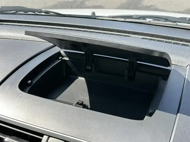 スズキ スイフト スポーツ 三重県 2013(平25)年 5.4万km スノーホワイトパール ナビ（Bluetooth/FM/AM/SD/TV/DISC）/バックカメラ/ドライブレコーダー(前後)/ETC/純正フロアマット/ESP（車両走行安定補助システム）/メタリックグレー加飾付HIDヘッドランプ/オートライト/防眩ミラー/ブラックハニカムメッシュフロントグリル/フロントエアロバンパー/フロントフォグランプ/サイドシル/リアスポイラー/ブラックディフーザー付リアエアロバンパー/専用デュアルマフラー/195/45R17タイヤ/17インチアルミホイール/テネコ製モンローショックアブソーバー/ヘアラインメタルインパネ加飾/シルバー加飾付アナログメーター/マルチインフォメーションディスプレイ/レッドスイッチ入ディンプル革巻きステアリングホイール/パドルシフト/ステンレスペダル/「Sport」刺繍/レッドスイッチ入ブラックスポーツシート/SRSエアバック（運転席/助手席）/イモビライザー/セキュリティアラーム/キーレスプッシュスタートシステム/スペアキー