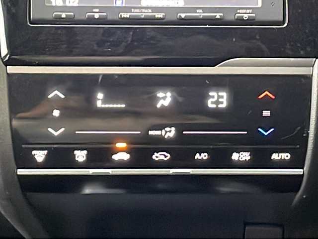 ホンダ フィット 13G Fパッケージ 岐阜県 2015(平27)年 8.1万km ミラノレッド /ワンオーナー//純正メモリナビ(VXM-155VSi)/(TV/Bluetooth/DVD/CD/SD)//アイドリングストップ//ＥＴＣ//ＥＣＯＮ//スマートキー//スペアキーx1//オートリトラクタブルミラー//純正フロアマット