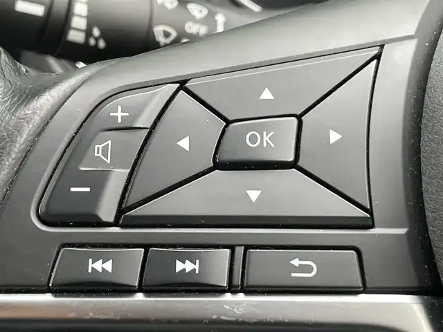 日産 エクストレイル 20Xi Vセレクション 香川県 2022(令4)年 5.2万km ブリリアントホワイトパール 登録時走行距離：51204km/ディーラー純正9型ナビ/　CD DVD BT フルセグTV/全方位カメラ/エマージェンシーブレーキ/レーダークルーズコントロール/レーンキープアシスト/クリアランスソナー/ブラインドスポットモニター/ダウンヒルアシストコントロール/LEDヘッドライト/オートライト/フォグランプ/MTモード付AT/電子パーキングブレーキ/カプロンシート/前席パワーシート/全席シートヒーター/パワーバックドア/ルーフレール/横滑り防止装置/アイドリングストップ/デジタルインナーミラー/ドライブレコーダー/ビルトインETC/プッシュスタート/スマートキー