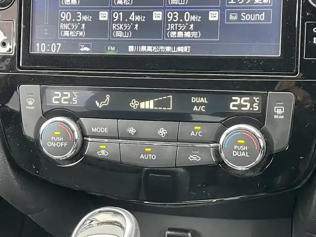 日産 エクストレイル 20Xi Vセレクション 香川県 2022(令4)年 5.2万km ブリリアントホワイトパール 登録時走行距離：51204km/ディーラー純正9型ナビ/　CD DVD BT フルセグTV/全方位カメラ/エマージェンシーブレーキ/レーダークルーズコントロール/レーンキープアシスト/クリアランスソナー/ブラインドスポットモニター/ダウンヒルアシストコントロール/LEDヘッドライト/オートライト/フォグランプ/MTモード付AT/電子パーキングブレーキ/カプロンシート/前席パワーシート/全席シートヒーター/パワーバックドア/ルーフレール/横滑り防止装置/アイドリングストップ/デジタルインナーミラー/ドライブレコーダー/ビルトインETC/プッシュスタート/スマートキー