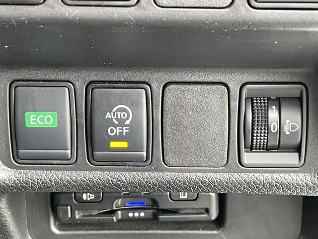 日産 エクストレイル 20Xi Vセレクション 香川県 2022(令4)年 5.2万km ブリリアントホワイトパール 登録時走行距離：51204km/ディーラー純正9型ナビ/　CD DVD BT フルセグTV/全方位カメラ/エマージェンシーブレーキ/レーダークルーズコントロール/レーンキープアシスト/クリアランスソナー/ブラインドスポットモニター/ダウンヒルアシストコントロール/LEDヘッドライト/オートライト/フォグランプ/MTモード付AT/電子パーキングブレーキ/カプロンシート/前席パワーシート/全席シートヒーター/パワーバックドア/ルーフレール/横滑り防止装置/アイドリングストップ/デジタルインナーミラー/ドライブレコーダー/ビルトインETC/プッシュスタート/スマートキー