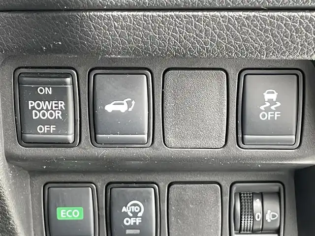 日産 エクストレイル 20Xi Vセレクション 香川県 2022(令4)年 5.2万km ブリリアントホワイトパール 登録時走行距離：51204km/ディーラー純正9型ナビ/　CD DVD BT フルセグTV/全方位カメラ/エマージェンシーブレーキ/レーダークルーズコントロール/レーンキープアシスト/クリアランスソナー/ブラインドスポットモニター/ダウンヒルアシストコントロール/LEDヘッドライト/オートライト/フォグランプ/MTモード付AT/電子パーキングブレーキ/カプロンシート/前席パワーシート/全席シートヒーター/パワーバックドア/ルーフレール/横滑り防止装置/アイドリングストップ/デジタルインナーミラー/ドライブレコーダー/ビルトインETC/プッシュスタート/スマートキー