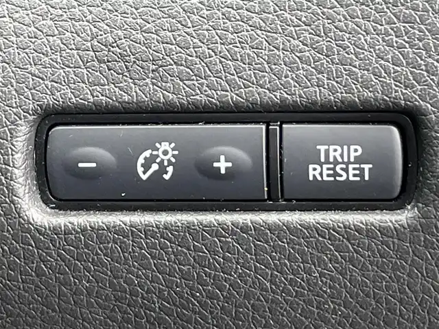 日産 エクストレイル 20Xi Vセレクション 香川県 2022(令4)年 5.2万km ブリリアントホワイトパール 登録時走行距離：51204km/ディーラー純正9型ナビ/　CD DVD BT フルセグTV/全方位カメラ/エマージェンシーブレーキ/レーダークルーズコントロール/レーンキープアシスト/クリアランスソナー/ブラインドスポットモニター/ダウンヒルアシストコントロール/LEDヘッドライト/オートライト/フォグランプ/MTモード付AT/電子パーキングブレーキ/カプロンシート/前席パワーシート/全席シートヒーター/パワーバックドア/ルーフレール/横滑り防止装置/アイドリングストップ/デジタルインナーミラー/ドライブレコーダー/ビルトインETC/プッシュスタート/スマートキー