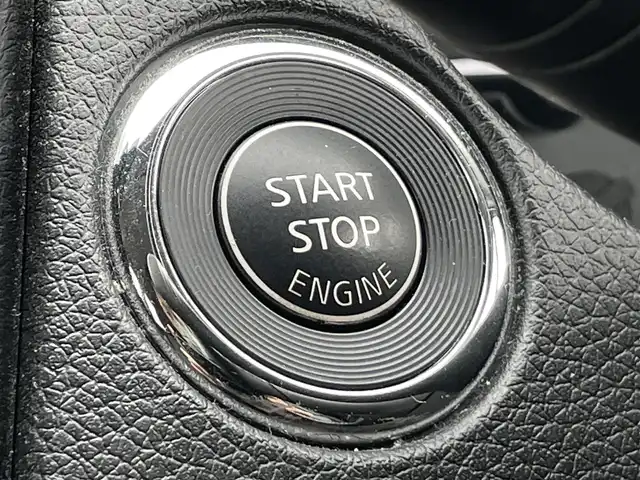 日産 エクストレイル 20Xi Vセレクション 香川県 2022(令4)年 5.2万km ブリリアントホワイトパール 登録時走行距離：51204km/ディーラー純正9型ナビ/　CD DVD BT フルセグTV/全方位カメラ/エマージェンシーブレーキ/レーダークルーズコントロール/レーンキープアシスト/クリアランスソナー/ブラインドスポットモニター/ダウンヒルアシストコントロール/LEDヘッドライト/オートライト/フォグランプ/MTモード付AT/電子パーキングブレーキ/カプロンシート/前席パワーシート/全席シートヒーター/パワーバックドア/ルーフレール/横滑り防止装置/アイドリングストップ/デジタルインナーミラー/ドライブレコーダー/ビルトインETC/プッシュスタート/スマートキー