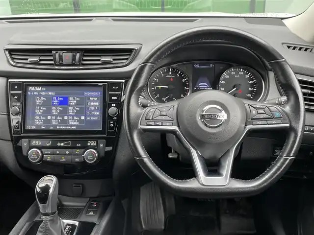 日産 エクストレイル 20Xi Vセレクション 香川県 2022(令4)年 5.2万km ブリリアントホワイトパール 登録時走行距離：51204km/ディーラー純正9型ナビ/　CD DVD BT フルセグTV/全方位カメラ/エマージェンシーブレーキ/レーダークルーズコントロール/レーンキープアシスト/クリアランスソナー/ブラインドスポットモニター/ダウンヒルアシストコントロール/LEDヘッドライト/オートライト/フォグランプ/MTモード付AT/電子パーキングブレーキ/カプロンシート/前席パワーシート/全席シートヒーター/パワーバックドア/ルーフレール/横滑り防止装置/アイドリングストップ/デジタルインナーミラー/ドライブレコーダー/ビルトインETC/プッシュスタート/スマートキー