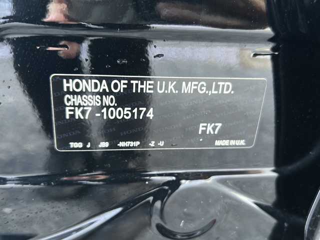 ホンダ シビック ハッチバック 広島県 2018(平30)年 4.8万km クリスタルブラックパール 禁煙/Honda SENSING/・衝突軽減ブレーキ〈CMBS〉/・渋滞追従機能付アダプティブ・クルーズ・コントロール/・LKAS〈車線維持支援システム〉/・路外逸脱抑制機能/・オートハイビーム/・標識認識機能/アジャイルハンドリングアシスト/純正ナビ（VXM-185VFi）/・フルセグ/CD/DVD/Bluetooth/SD/バックカメラ/革巻きステアリング/ステアリングスイッチ/パドルシフト/オートライト/シートヒーター/電動パーキングブレーキ/ブレーキホールド/スマートキー/プッシュスタート/スペアキー/純正ドライブレコーダー/ETC/ピアノブラック・フロントグリル/フロントスポイラー/純正１８インチアルミホイール/W+サイド+カーテンエアバック