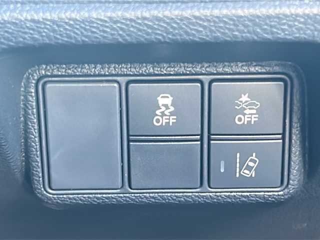 ホンダ シビック ハッチバック 広島県 2018(平30)年 4.8万km クリスタルブラックパール 禁煙/Honda SENSING/・衝突軽減ブレーキ〈CMBS〉/・渋滞追従機能付アダプティブ・クルーズ・コントロール/・LKAS〈車線維持支援システム〉/・路外逸脱抑制機能/・オートハイビーム/・標識認識機能/アジャイルハンドリングアシスト/純正ナビ（VXM-185VFi）/・フルセグ/CD/DVD/Bluetooth/SD/バックカメラ/革巻きステアリング/ステアリングスイッチ/パドルシフト/オートライト/シートヒーター/電動パーキングブレーキ/ブレーキホールド/スマートキー/プッシュスタート/スペアキー/純正ドライブレコーダー/ETC/ピアノブラック・フロントグリル/フロントスポイラー/純正１８インチアルミホイール/W+サイド+カーテンエアバック