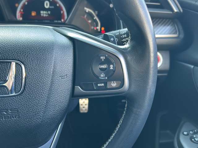 ホンダ シビック ハッチバック 広島県 2018(平30)年 4.8万km クリスタルブラックパール 禁煙/Honda SENSING/・衝突軽減ブレーキ〈CMBS〉/・渋滞追従機能付アダプティブ・クルーズ・コントロール/・LKAS〈車線維持支援システム〉/・路外逸脱抑制機能/・オートハイビーム/・標識認識機能/アジャイルハンドリングアシスト/純正ナビ（VXM-185VFi）/・フルセグ/CD/DVD/Bluetooth/SD/バックカメラ/革巻きステアリング/ステアリングスイッチ/パドルシフト/オートライト/シートヒーター/電動パーキングブレーキ/ブレーキホールド/スマートキー/プッシュスタート/スペアキー/純正ドライブレコーダー/ETC/ピアノブラック・フロントグリル/フロントスポイラー/純正１８インチアルミホイール/W+サイド+カーテンエアバック