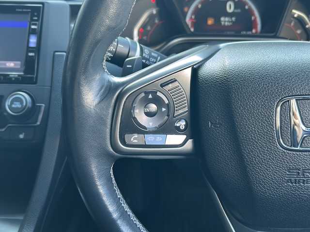 ホンダ シビック ハッチバック 広島県 2018(平30)年 4.8万km クリスタルブラックパール 禁煙/Honda SENSING/・衝突軽減ブレーキ〈CMBS〉/・渋滞追従機能付アダプティブ・クルーズ・コントロール/・LKAS〈車線維持支援システム〉/・路外逸脱抑制機能/・オートハイビーム/・標識認識機能/アジャイルハンドリングアシスト/純正ナビ（VXM-185VFi）/・フルセグ/CD/DVD/Bluetooth/SD/バックカメラ/革巻きステアリング/ステアリングスイッチ/パドルシフト/オートライト/シートヒーター/電動パーキングブレーキ/ブレーキホールド/スマートキー/プッシュスタート/スペアキー/純正ドライブレコーダー/ETC/ピアノブラック・フロントグリル/フロントスポイラー/純正１８インチアルミホイール/W+サイド+カーテンエアバック