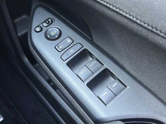 ホンダ シビック ハッチバック 広島県 2018(平30)年 4.8万km クリスタルブラックパール 禁煙/Honda SENSING/・衝突軽減ブレーキ〈CMBS〉/・渋滞追従機能付アダプティブ・クルーズ・コントロール/・LKAS〈車線維持支援システム〉/・路外逸脱抑制機能/・オートハイビーム/・標識認識機能/アジャイルハンドリングアシスト/純正ナビ（VXM-185VFi）/・フルセグ/CD/DVD/Bluetooth/SD/バックカメラ/革巻きステアリング/ステアリングスイッチ/パドルシフト/オートライト/シートヒーター/電動パーキングブレーキ/ブレーキホールド/スマートキー/プッシュスタート/スペアキー/純正ドライブレコーダー/ETC/ピアノブラック・フロントグリル/フロントスポイラー/純正１８インチアルミホイール/W+サイド+カーテンエアバック