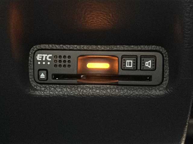 ホンダ シビック ハッチバック 広島県 2018(平30)年 4.8万km クリスタルブラックパール 禁煙/Honda SENSING/・衝突軽減ブレーキ〈CMBS〉/・渋滞追従機能付アダプティブ・クルーズ・コントロール/・LKAS〈車線維持支援システム〉/・路外逸脱抑制機能/・オートハイビーム/・標識認識機能/アジャイルハンドリングアシスト/純正ナビ（VXM-185VFi）/・フルセグ/CD/DVD/Bluetooth/SD/バックカメラ/革巻きステアリング/ステアリングスイッチ/パドルシフト/オートライト/シートヒーター/電動パーキングブレーキ/ブレーキホールド/スマートキー/プッシュスタート/スペアキー/純正ドライブレコーダー/ETC/ピアノブラック・フロントグリル/フロントスポイラー/純正１８インチアルミホイール/W+サイド+カーテンエアバック