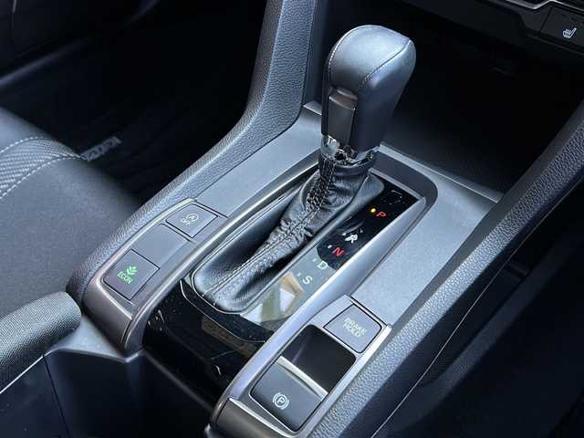 ホンダ シビック ハッチバック 広島県 2018(平30)年 4.8万km クリスタルブラックパール 禁煙/Honda SENSING/・衝突軽減ブレーキ〈CMBS〉/・渋滞追従機能付アダプティブ・クルーズ・コントロール/・LKAS〈車線維持支援システム〉/・路外逸脱抑制機能/・オートハイビーム/・標識認識機能/アジャイルハンドリングアシスト/純正ナビ（VXM-185VFi）/・フルセグ/CD/DVD/Bluetooth/SD/バックカメラ/革巻きステアリング/ステアリングスイッチ/パドルシフト/オートライト/シートヒーター/電動パーキングブレーキ/ブレーキホールド/スマートキー/プッシュスタート/スペアキー/純正ドライブレコーダー/ETC/ピアノブラック・フロントグリル/フロントスポイラー/純正１８インチアルミホイール/W+サイド+カーテンエアバック