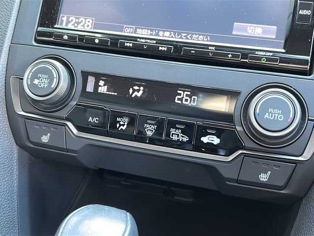 ホンダ シビック ハッチバック 栃木県 2018(平30)年 4.8万km クリスタルブラックパール 禁煙/Honda SENSING/・衝突軽減ブレーキ〈CMBS〉/・渋滞追従機能付アダプティブ・クルーズ・コントロール/・LKAS〈車線維持支援システム〉/・路外逸脱抑制機能/・オートハイビーム/・標識認識機能/アジャイルハンドリングアシスト/純正ナビ（VXM-185VFi）/・フルセグ/CD/DVD/Bluetooth/SD/バックカメラ/革巻きステアリング/ステアリングスイッチ/パドルシフト/オートライト/シートヒーター/電動パーキングブレーキ/ブレーキホールド/スマートキー/プッシュスタート/スペアキー/純正ドライブレコーダー/ETC/ピアノブラック・フロントグリル/フロントスポイラー/純正１８インチアルミホイール/W+サイド+カーテンエアバック