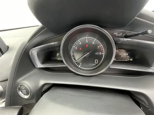 マツダ デミオ 15Sツーリング Lパッケージ 千葉県 2019(平31)年 1.3万km スノーフレイクホワイトパールマイカ 安全機能/・衝突軽減ブレーキ/レーンキープアシスト/・コーナーセンサー(後)/誤発進抑制/・ブラインドスポットモニター/標識認識/メーカー純正ナビ/・フルセグ/BT/DVD/CD/USB/バックカメラ/ステアリングスイッチ/パドルシフト/ETC/ヘッドアップディスプレイ/ハーフレザーシート/シートヒーター(D/N席)/LEDヘッドライト/オートライト/オートハイビーム/スマートキー/プッシュスタート/純正16インチAW/純正フロアマット