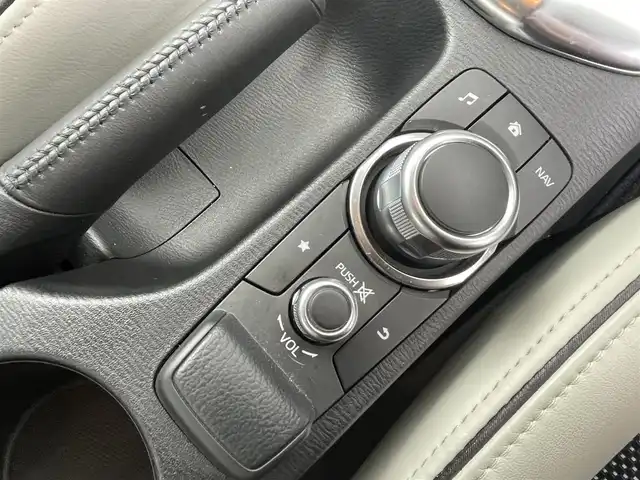 マツダ デミオ 15Sツーリング Lパッケージ 千葉県 2019(平31)年 1.3万km スノーフレイクホワイトパールマイカ 安全機能/・衝突軽減ブレーキ/レーンキープアシスト/・コーナーセンサー(後)/誤発進抑制/・ブラインドスポットモニター/標識認識/メーカー純正ナビ/・フルセグ/BT/DVD/CD/USB/バックカメラ/ステアリングスイッチ/パドルシフト/ETC/ヘッドアップディスプレイ/ハーフレザーシート/シートヒーター(D/N席)/LEDヘッドライト/オートライト/オートハイビーム/スマートキー/プッシュスタート/純正16インチAW/純正フロアマット