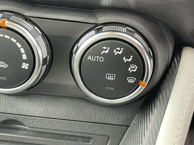 マツダ デミオ 15Sツーリング Lパッケージ 千葉県 2019(平31)年 1.3万km スノーフレイクホワイトパールマイカ 安全機能/・衝突軽減ブレーキ/レーンキープアシスト/・コーナーセンサー(後)/誤発進抑制/・ブラインドスポットモニター/標識認識/メーカー純正ナビ/・フルセグ/BT/DVD/CD/USB/バックカメラ/ステアリングスイッチ/パドルシフト/ETC/ヘッドアップディスプレイ/ハーフレザーシート/シートヒーター(D/N席)/LEDヘッドライト/オートライト/オートハイビーム/スマートキー/プッシュスタート/純正16インチAW/純正フロアマット