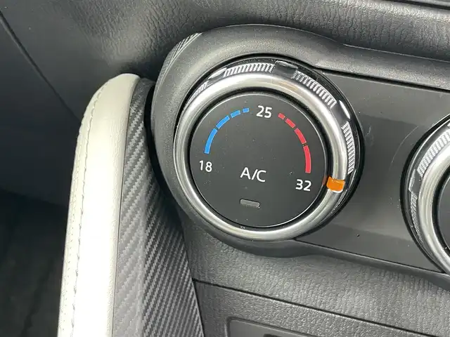 マツダ デミオ 15Sツーリング Lパッケージ 千葉県 2019(平31)年 1.3万km スノーフレイクホワイトパールマイカ 安全機能/・衝突軽減ブレーキ/レーンキープアシスト/・コーナーセンサー(後)/誤発進抑制/・ブラインドスポットモニター/標識認識/メーカー純正ナビ/・フルセグ/BT/DVD/CD/USB/バックカメラ/ステアリングスイッチ/パドルシフト/ETC/ヘッドアップディスプレイ/ハーフレザーシート/シートヒーター(D/N席)/LEDヘッドライト/オートライト/オートハイビーム/スマートキー/プッシュスタート/純正16インチAW/純正フロアマット