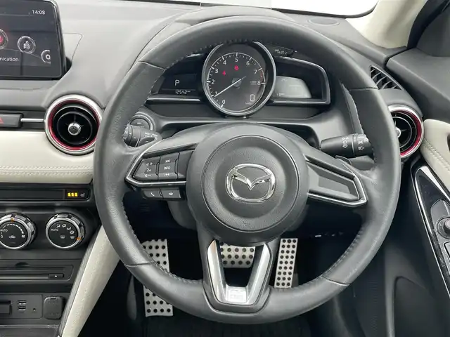 マツダ デミオ 15Sツーリング Lパッケージ 千葉県 2019(平31)年 1.3万km スノーフレイクホワイトパールマイカ 安全機能/・衝突軽減ブレーキ/レーンキープアシスト/・コーナーセンサー(後)/誤発進抑制/・ブラインドスポットモニター/標識認識/メーカー純正ナビ/・フルセグ/BT/DVD/CD/USB/バックカメラ/ステアリングスイッチ/パドルシフト/ETC/ヘッドアップディスプレイ/ハーフレザーシート/シートヒーター(D/N席)/LEDヘッドライト/オートライト/オートハイビーム/スマートキー/プッシュスタート/純正16インチAW/純正フロアマット