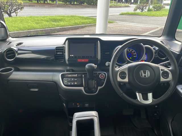 ホンダ Ｎ ＢＯＸ カスタム G ターボ Lパッケージ 大阪府 2016(平28)年 5.7万km スマートブラック 純正7インチナビ/　フルセグTV　BT　DVD再生機能/バックカメラ/横滑り防止機能/ABS/両側パワースライドドア/プッシュスタート/スマートキー/ECONモード/純正フロアマット/純正アルミホイール/サイドアンダーミラー/ドアバイザー/オートライト/フォグランプ