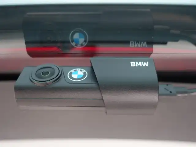 ＢＭＷ ３２０ｉ ツーリング Mスポーツ 静岡県 2020(令2)年 3.7万km 白 ワンオーナー／禁煙車/ドライビングアシストプロフェッショナル/　・衝突回避／被害軽減ブレーキ/　・アクティブクルーズコントロール/　・クロストラフィックフォーニング/　・エマージェンシーストップアシスト/　・ステアリング／レーンコントロールアシスト/　・トラフィックサインアシスト/　・レーンディパーチャーウォーニング/　・レーンチェンジウォーニング/　・アクティブサイドコリジョンプロテクション/　・前車接近警告機能／後車衝突警告機能/　・高速道路渋滞時ハンズオフアシスト/　・トラフィックサインアシスト（速度制限）/メーカーナビ/　BT/USB/AM.FM/SoreenMirooring/バックカメラ/ミラー一体型ETC/純正前後ドライブレコーダー/パドルシフト/おくだけ充電/前席シートヒーター／パワーシート（運転席メモリー機能付/プッシュスタート／スマートキー2個/パワーバックドア/ルーフレール/Eibachiサスペンション/純正フロアマット/取扱説明書／保証書