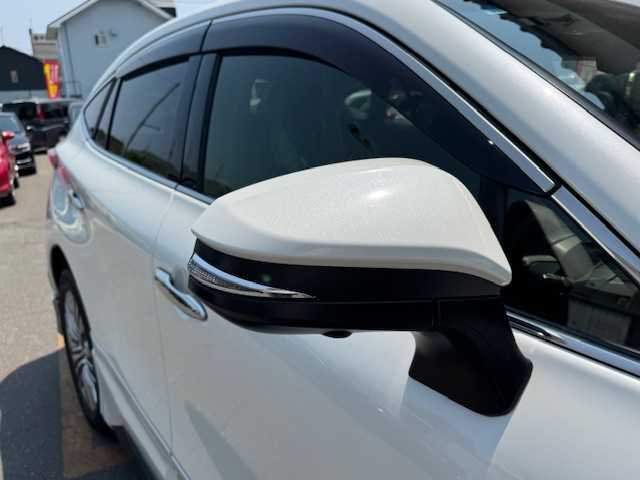トヨタ ハリアー Z 道東・釧路十勝 2020(令2)年 4.4万km ホワイトパールクリスタルシャイン 4WD/寒冷地仕様/ワンオーナー/純正ディスプレイオーディオ/  (ナビ/フルセグTV/Bluetooth)/パノラミックビューモニター/トヨタセーフティセンス/  プリクラッシュセーフティ/  レーントレーシングアシスト/  レーダークルーズコントロール/  アダプティブハイビームシステム/  ロードサインアシスト/LEDリアフォグランプ/おくだけ充電/フロントワイパーデアイサー/パワバックドア/ハーフレザーシート/パワーシート/デジタルインナーミラー/ブラインドスポットミニター/JBLサウンドシステム/ミラーヒーター/革巻きステアリング/ステアリングリモコン/電動チルト&テレスコピックステアリング/USBソケット/横滑り防止装置/LEDヘッドライト/フォグライト/純正フロアマット/純正ドアバイザー/純正ラゲッジマット/ビルトインETC(2.0)/モデリスタフルエアロ/ヘッドアップディスプレイ/スマートキー/エンジンプッシュスタート/スペアキー/取扱説明書/保証書/純正19インチアルミホイール/冬タイヤ積み込み/  (225/65R17、6mm、2020年製、BS、社外AW)