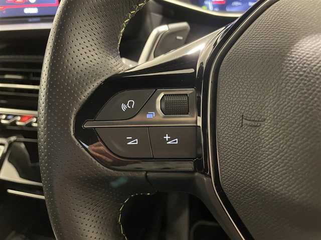 プジョー プジョー ２００８ GT ドライブエディション 熊本県 2021(令3)年 1.8万km 黒 ・ワンオーナー/・スマートキー/・プッシュスタート/・サンルーフ/・アクティブセーフティブレーキ/・トラフィックサインインフォメーション/・疲労検知/・ブラインドスポットモニター/・ディレクショナルヘッドライト/・パーキングアシスト/・パーキングセンサー/・インテリジェントハイビーム/・ハーフレザーシート/・前席シートヒーター /・純正ディスプレイオーディオ/　【Bluetooth・USB・AppleCarPlay・AndroidAuto】/・バックカメラ/・ETC/・ドライブレコーダー(前後録画)/・ワイヤレス充電/・LEDヘッドランプ/・LEDフォグランプ/・純正マット/・保証書/取説