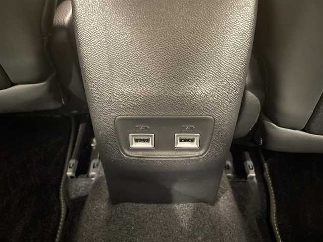 プジョー プジョー ２００８ GT ドライブエディション 熊本県 2021(令3)年 1.8万km 黒 ・ワンオーナー/・スマートキー/・プッシュスタート/・サンルーフ/・アクティブセーフティブレーキ/・トラフィックサインインフォメーション/・疲労検知/・ブラインドスポットモニター/・ディレクショナルヘッドライト/・パーキングアシスト/・パーキングセンサー/・インテリジェントハイビーム/・ハーフレザーシート/・前席シートヒーター /・純正ディスプレイオーディオ/　【Bluetooth・USB・AppleCarPlay・AndroidAuto】/・バックカメラ/・ETC/・ドライブレコーダー(前後録画)/・ワイヤレス充電/・LEDヘッドランプ/・LEDフォグランプ/・純正マット/・保証書/取説