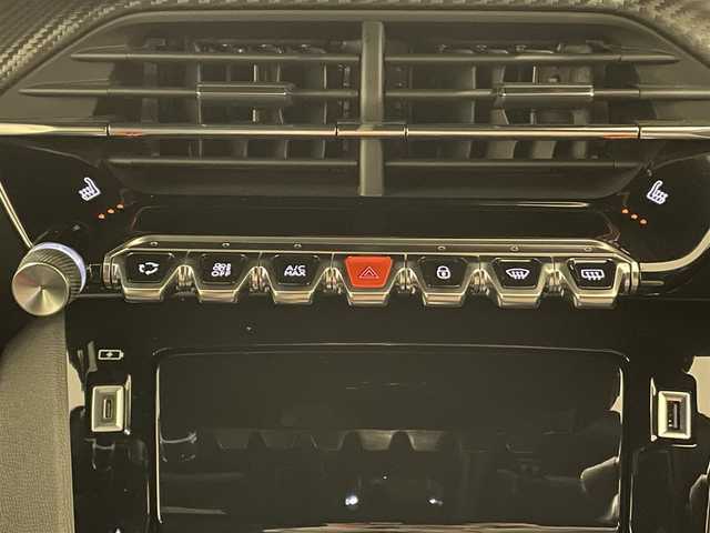 プジョー プジョー ２００８ GT ドライブエディション 熊本県 2021(令3)年 1.8万km 黒 ・ワンオーナー/・スマートキー/・プッシュスタート/・サンルーフ/・アクティブセーフティブレーキ/・トラフィックサインインフォメーション/・疲労検知/・ブラインドスポットモニター/・ディレクショナルヘッドライト/・パーキングアシスト/・パーキングセンサー/・インテリジェントハイビーム/・ハーフレザーシート/・前席シートヒーター /・純正ディスプレイオーディオ/　【Bluetooth・USB・AppleCarPlay・AndroidAuto】/・バックカメラ/・ETC/・ドライブレコーダー(前後録画)/・ワイヤレス充電/・LEDヘッドランプ/・LEDフォグランプ/・純正マット/・保証書/取説