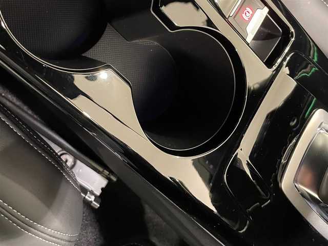 プジョー プジョー ２００８ GT ドライブエディション 熊本県 2021(令3)年 1.8万km 黒 ・ワンオーナー/・スマートキー/・プッシュスタート/・サンルーフ/・アクティブセーフティブレーキ/・トラフィックサインインフォメーション/・疲労検知/・ブラインドスポットモニター/・ディレクショナルヘッドライト/・パーキングアシスト/・パーキングセンサー/・インテリジェントハイビーム/・ハーフレザーシート/・前席シートヒーター /・純正ディスプレイオーディオ/　【Bluetooth・USB・AppleCarPlay・AndroidAuto】/・バックカメラ/・ETC/・ドライブレコーダー(前後録画)/・ワイヤレス充電/・LEDヘッドランプ/・LEDフォグランプ/・純正マット/・保証書/取説