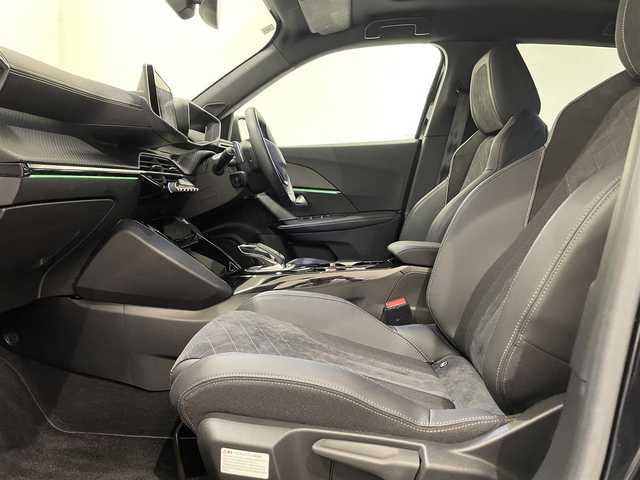 プジョー プジョー ２００８ GT ドライブエディション 熊本県 2021(令3)年 1.8万km 黒 ・ワンオーナー/・スマートキー/・プッシュスタート/・サンルーフ/・アクティブセーフティブレーキ/・トラフィックサインインフォメーション/・疲労検知/・ブラインドスポットモニター/・ディレクショナルヘッドライト/・パーキングアシスト/・パーキングセンサー/・インテリジェントハイビーム/・ハーフレザーシート/・前席シートヒーター /・純正ディスプレイオーディオ/　【Bluetooth・USB・AppleCarPlay・AndroidAuto】/・バックカメラ/・ETC/・ドライブレコーダー(前後録画)/・ワイヤレス充電/・LEDヘッドランプ/・LEDフォグランプ/・純正マット/・保証書/取説