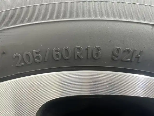 トヨタ ノア Si ダブルバイビーⅡ 大阪府 2020(令2)年 2.9万km ホワイトパールクリスタルシャイン 純正9incナビ(フルセグ/DVD再生/Bluetooth) バックカメラ 後席モニター ETC 両側パワースライドドア ハーフレザー 衝突軽減 クルコン トヨタセーフティセンス リアオートエアコン